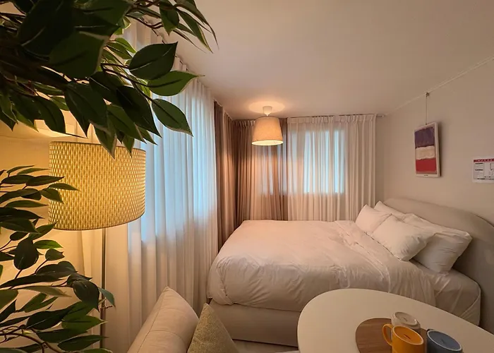Modernstay Hongdae#Mangwon Local Market 10Mins, Hongdae, Airport Bus, Hanriver Park 10Min,Family