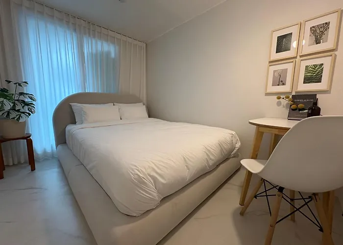 Modernstay Hongdae#Mangwon Local Market 10Mins, Hongdae, Airport Bus, Hanriver Park 10Min,Family