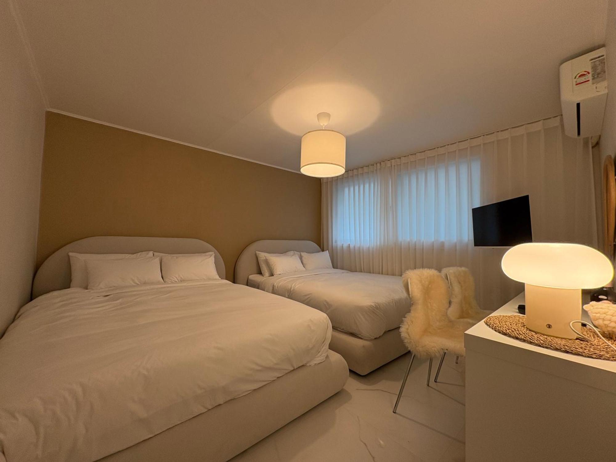 Modernstay Hongdae#mangwon Local Market 10mins, Hongdae, Airport Bus, Hanriver Park 10min,family อพาร์ทเม้น *