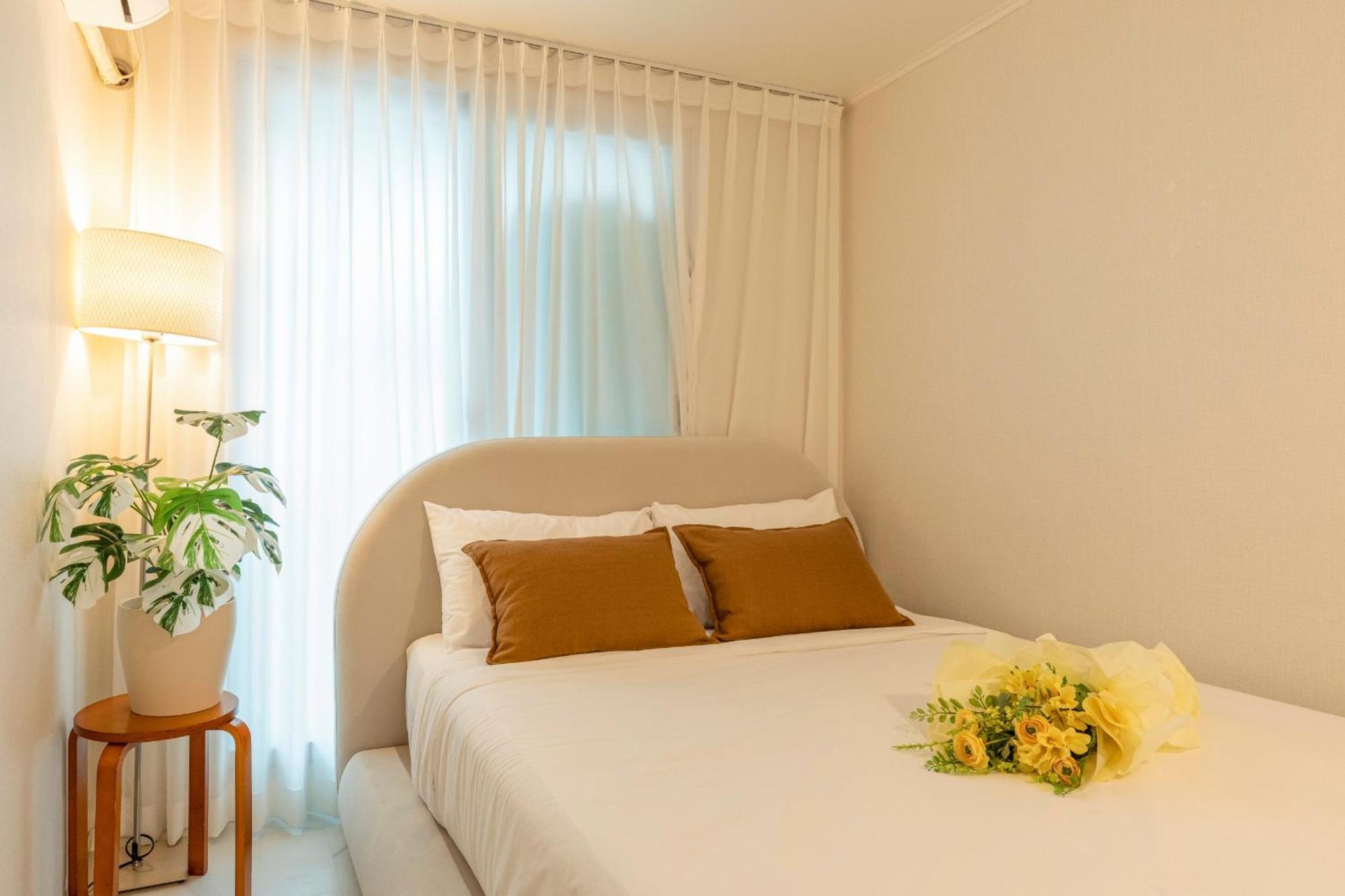 Modernstay Hongdae#mangwon Local Market 10mins, Hongdae, Airport Bus, Hanriver Park 10min,family อพาร์ทเม้น *