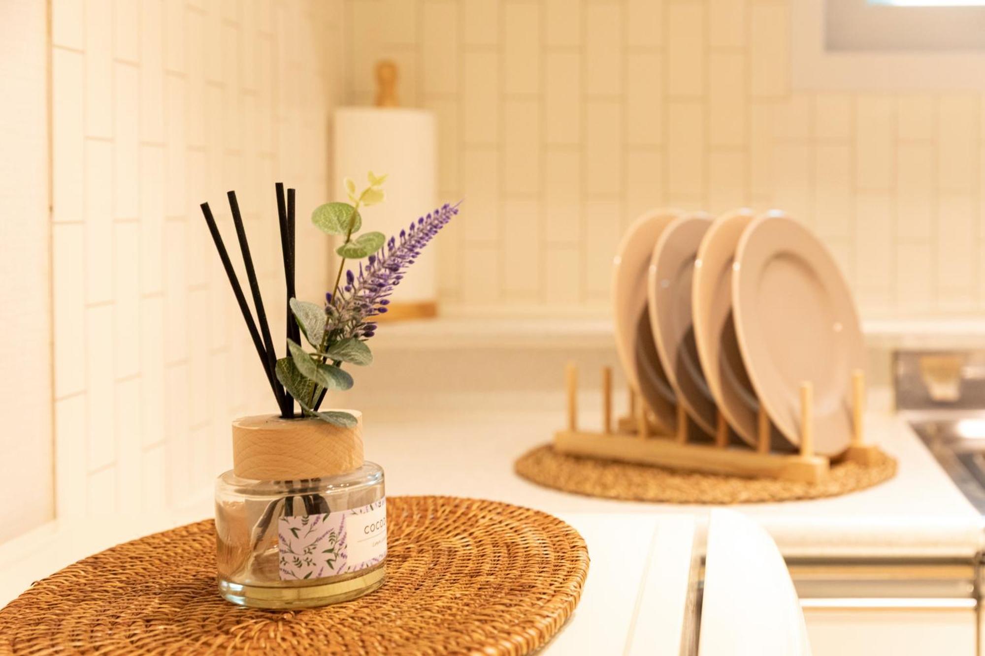 Modernstay Hongdae#mangwon Local Market 10mins, Hongdae, Airport Bus, Hanriver Park 10min,family โซล